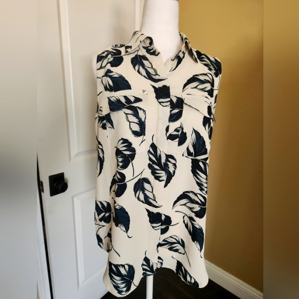 Ann Taylor  Sleeveless Button Down Top, Size Small